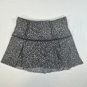 Lululemon Lost In Pace Skirt Skort Sz 2 | Daisy Dust Alpine White Black